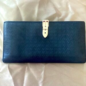 EUC GUCCI Vintage buckle clasp long wallet